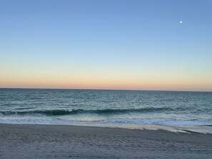 Beach nearby, sun-loungers, beach towels