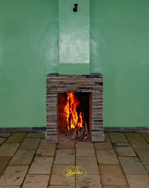 32-inch Smart TV with digital channels, TV