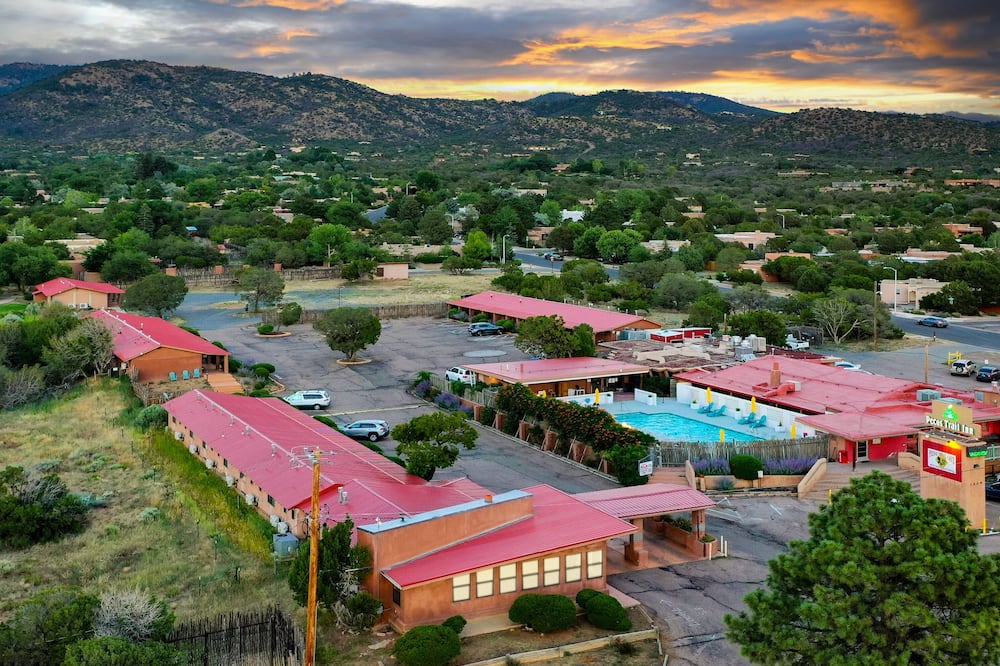 Pecos Trail Inn
