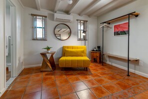 Deluxe Room | Living area - Pecos Trail Inn (Santa Fe)