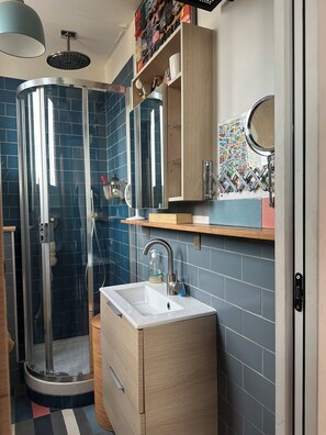 Shower, hair dryer, towels, soap