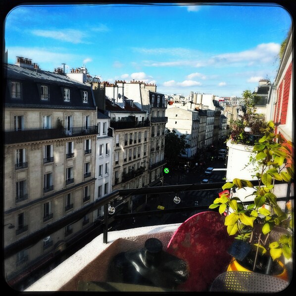 Property grounds - Chambre Goncourt Paris view (Paris)