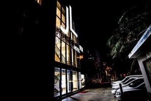 Free self-parking - Jinglan LOFT Boutique Hotel (Baishamen Hainan University) (Haikou)