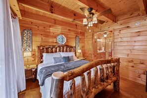 4 bedrooms, desk, iron/ironing board, free WiFi