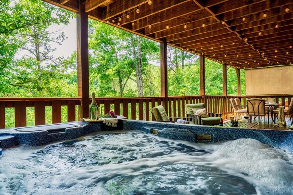 Outdoor spa tub