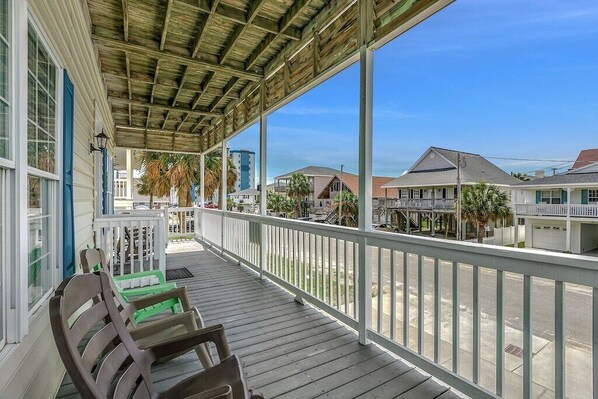 Terrace/patio - Almost Paradise: Luxury 7 Bedroom, 6 Bathroom Beach Home with Private Pool & Hot (North Myrtle Beach)