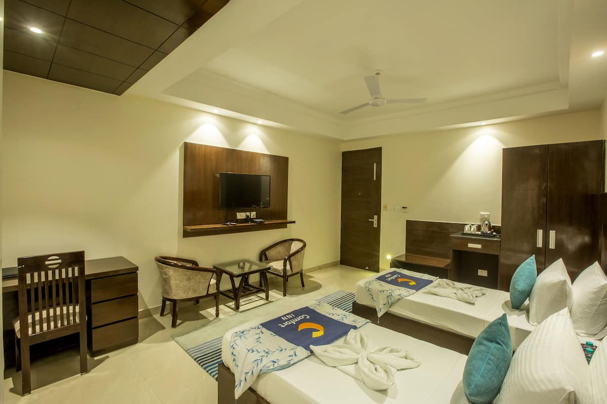 Soundproofing, free WiFi, bed sheets