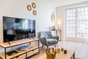 TV - ★ Appartement Chic & Moderne ★ Lumineux  ★ Balcon (Brive-la-Gaillarde)