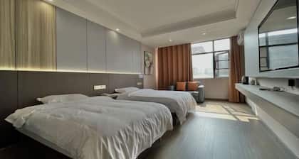 Feng Huang Business Hotel