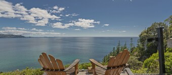 Oceana Paradise, Beautiful 2 bdrm Spacious Amazing Ocean, Beach Views, Private