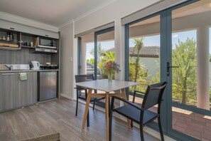 Dining - Oceana Paradise, Beautiful 2 bdrm Spacious Amazing Ocean, Beach Views, Private (Tairua)