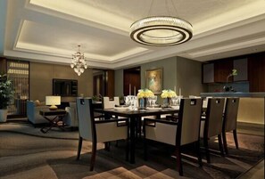 Enjoy meals in this inviting dining area with a large table and comfortable seating for six.