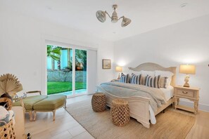 5 bedrooms, desk, iron/ironing board, travel crib