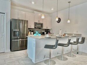 Fridge, microwave, oven, stovetop - Luxury 5 Bedroom 4 bath private pool Home 240 (Reunion)