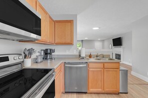 Coffee/tea maker - All on One Level | Big Sofa, Clean & Quiet Stay (Thompson`s Station)