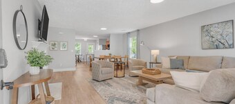 All on One Level | Big Sofa, Clean & Quiet Stay