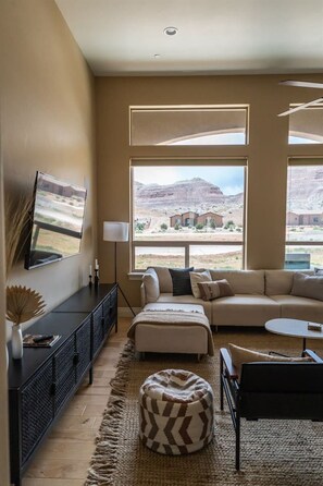 TV, stereo - Red Vista Views: Serenity at the Monument (Grand Junction)