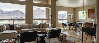 Red Vista Views: Serenity at the Monument