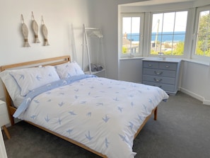 4 makuuhuonetta, silitysrauta/-lauta, vauvan matkasänky, ilmainen Wi-Fi