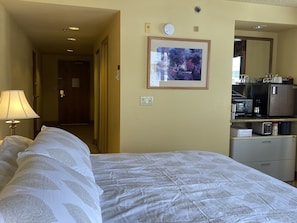 Unclassified image, 4 of 12, button - Lift Base Village - Grand Lodge Corner King Bedroom (Mt Crested Butte)