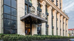A hotel facade with large windows, a prominent entrance, and signage indicating it is a hotel. - Ji Hotel Shanghai Songjiang Sports Square Center (Shanghai)