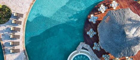 Piscina all'aperto, una piscina riscaldata
