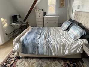 2 bedrooms, WiFi, bed sheets - The Beach House at Maple Beach (Point Roberts)