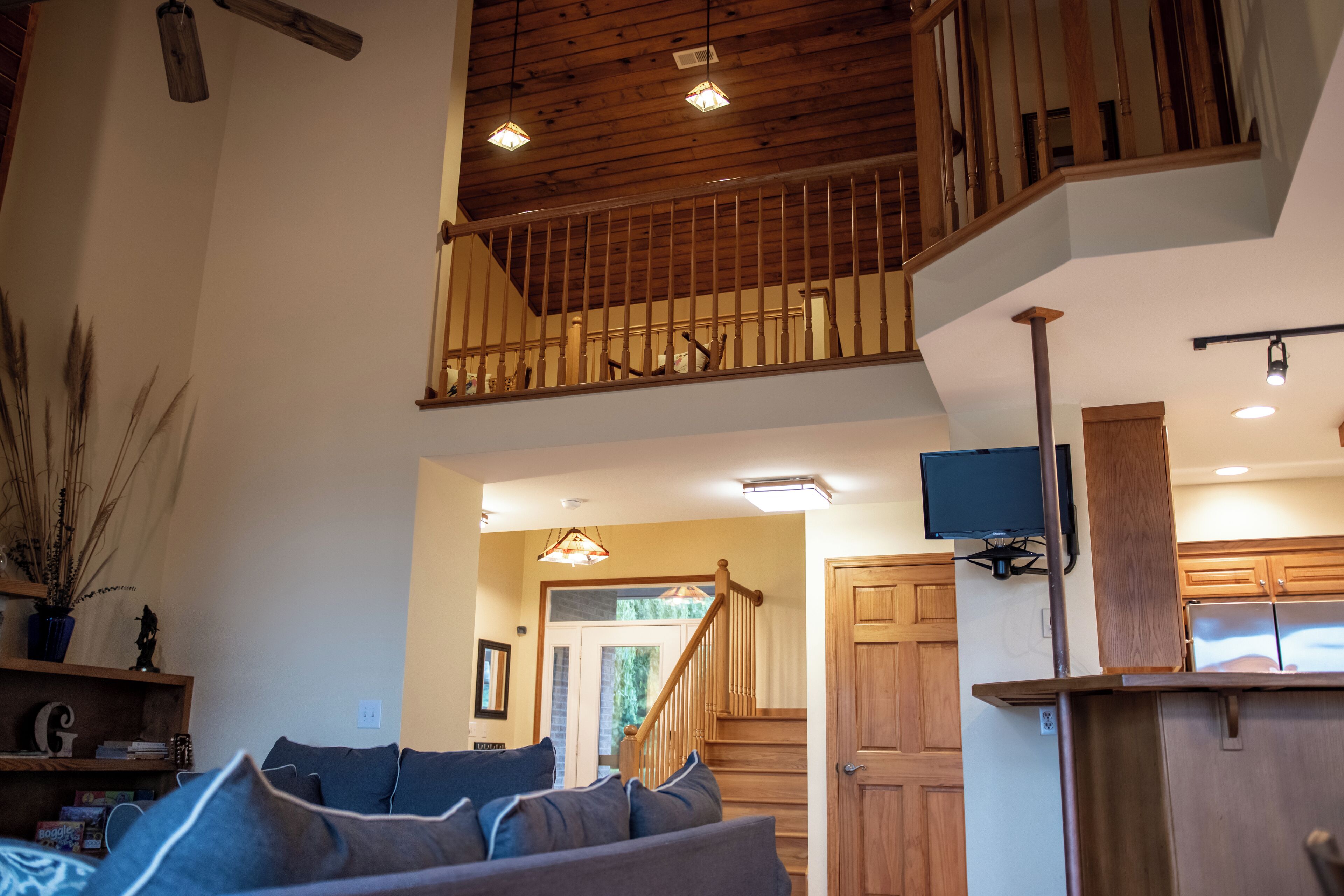 Spectacular Mountain & Sunset Views! Spacious Home Sleeps 12! Ping Pong/hot Tub! - Monteagle, TN
