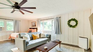 A cozy living room with a grey sofa, wooden coffee table, and a ceiling fan. - Modern Studio < 13 Mi to Saratoga Racetrack! (Ballston Spa)