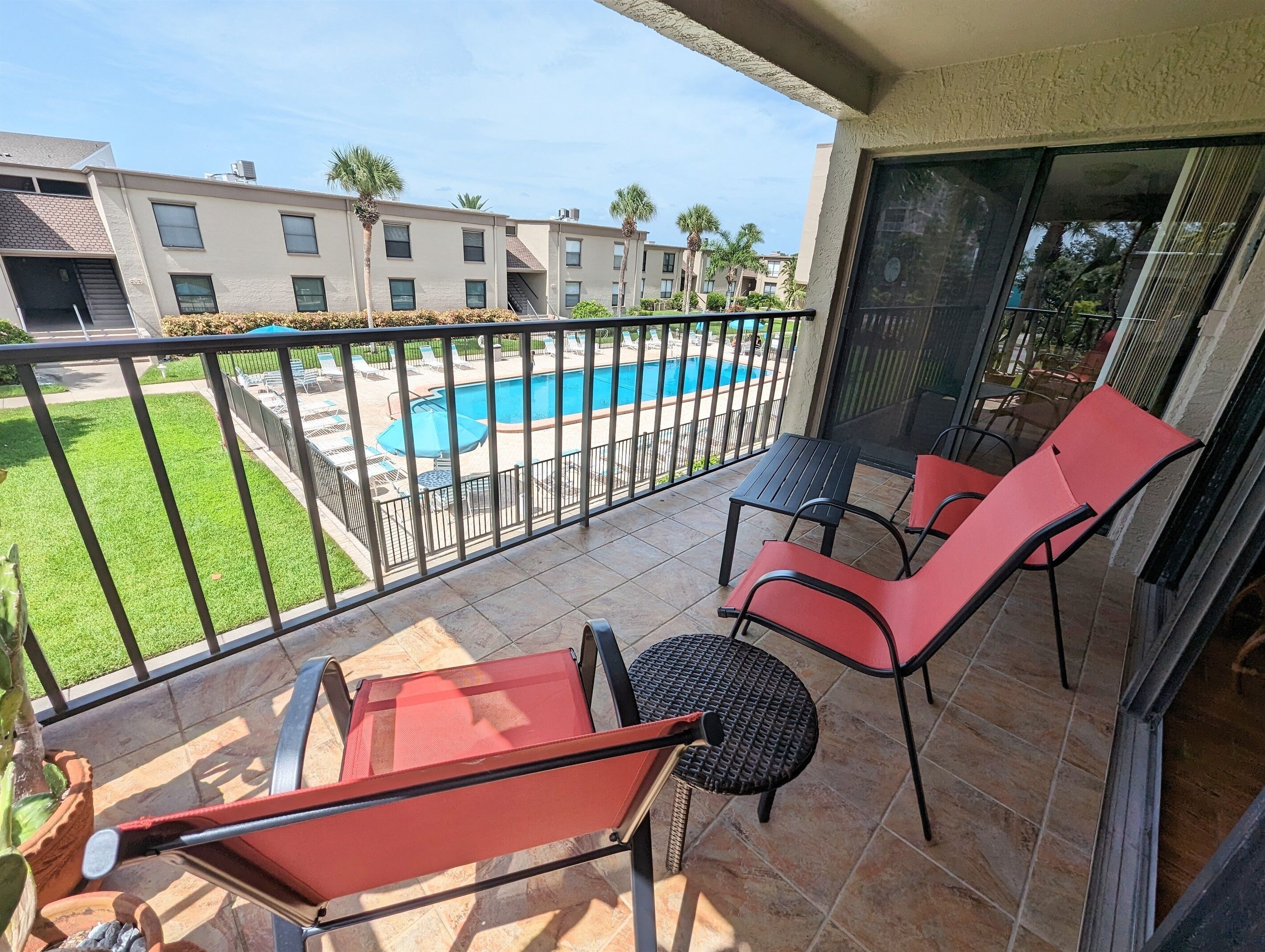 Beach 2 min, large heated pool.