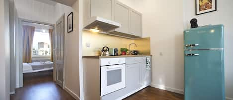 Comfort Apartment | Private kitchen | Fridge, oven, stovetop, electric kettle