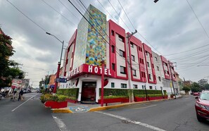 Front of property - Hotel La Villa - Solo Adultos (Mexico City)