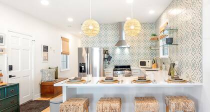The Charleston Suites: The Victoria Suite - 3bd/2ba ample outdoor space