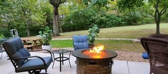 Peaceful retreat, just 10 minutes outside of town