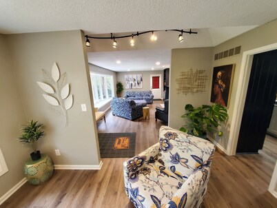 Peaceful retreat, just 10 minutes outside of town