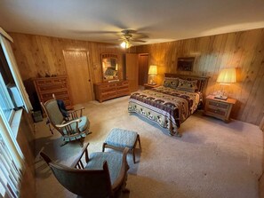 3 bedrooms, desk, free WiFi, bed sheets