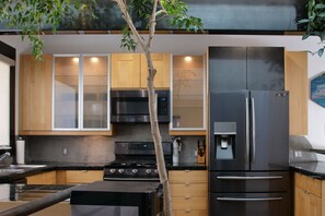 Coffee/tea maker, fridge, microwave, oven