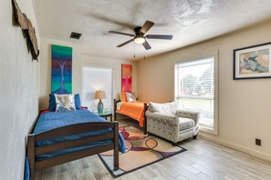 3 bedrooms, iron/ironing board, travel crib, internet