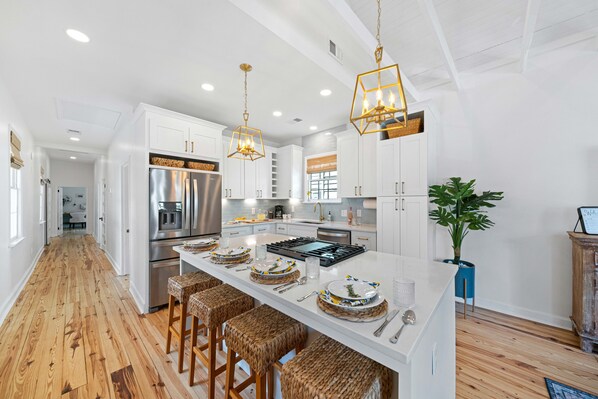 Fridge, microwave, oven, stovetop - The Charleston Suite: The Harper Suite (Charleston)