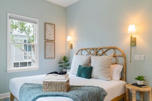 3 bedrooms, desk, iron/ironing board, travel crib