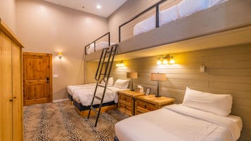 12 多间卧室、办公桌、熨斗/熨衣板、旅行婴儿床