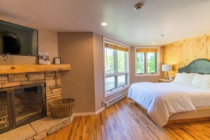 12 bedrooms, desk, iron/ironing board, travel crib