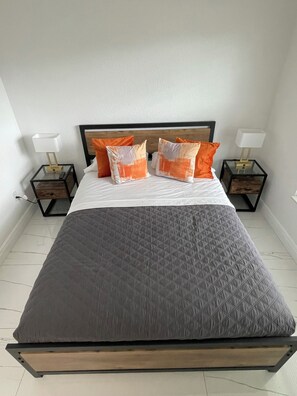 2 bedrooms, iron/ironing board, free WiFi, bed sheets