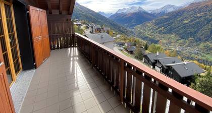 Extérieur : appartement récemment rénové aux combles, 4Úme étage avec ascenseur, duplex, balcon expo