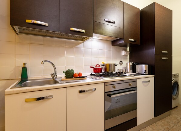 Fridge, microwave, oven, stovetop