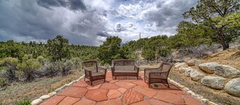 Beautiful Home with Breathtaking Views!