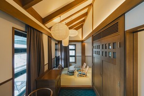 Japanese Balcony King, Non Smoking | Free minibar, in-room safe, individually decorated - Marufukuro (Kyoto)