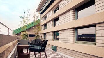 Quarto, para não fumantes, sacada (Free Lounge Access, former NintendoHQ) | Terraço/pátio