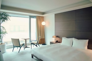 Quarto duplo superior, para não fumantes, acesso ao Club Lounge (designed by Tadao Ando) | 1 quarto, frigobar (abastecido com itens grátis), cofres nos quartos