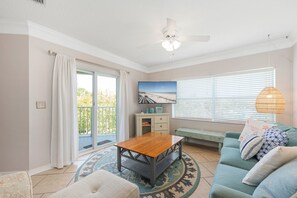 Living area - Hibiscus by Distinctive Beach Rentals (St. Augustine)